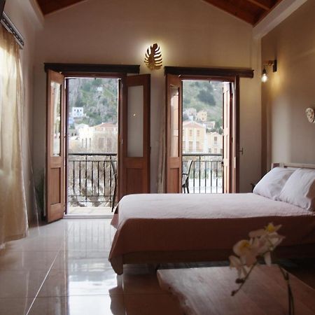 Main Square Apartment Symi Bagian luar foto