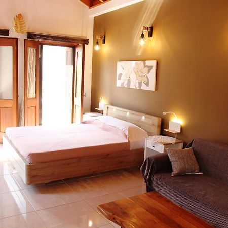 Main Square Apartment Symi Bagian luar foto