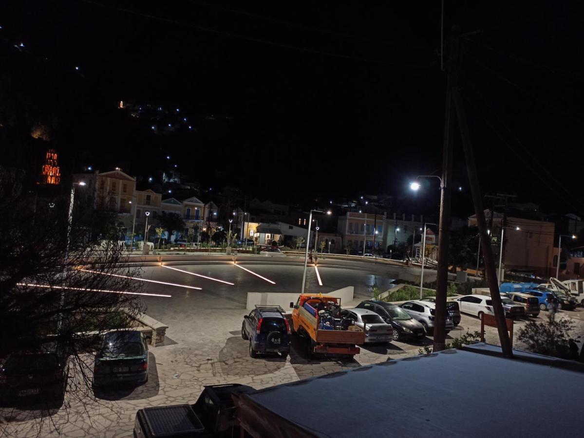 Main Square Apartment Symi Bagian luar foto