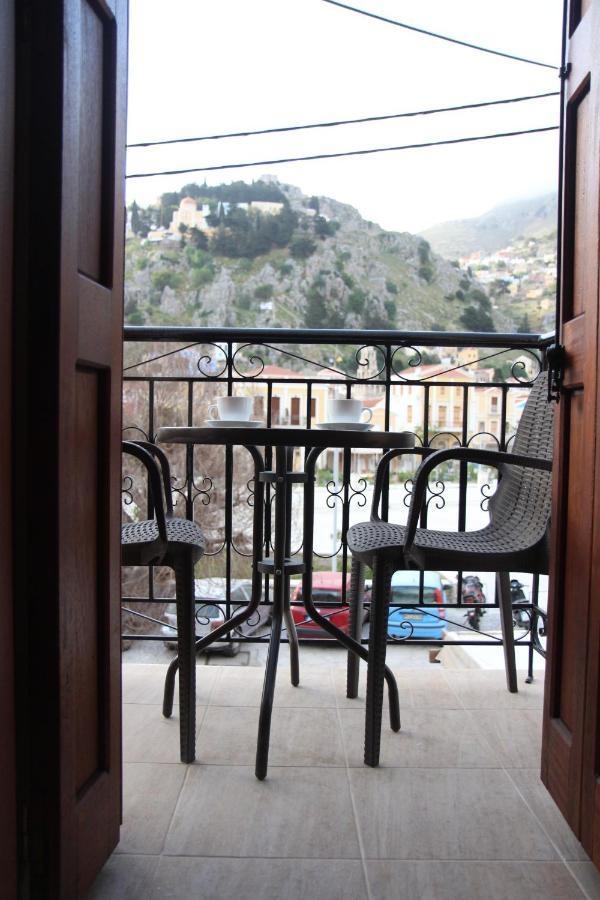 Main Square Apartment Symi Bagian luar foto