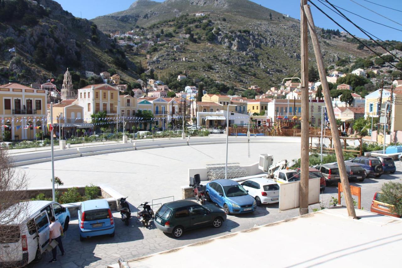 Main Square Apartment Symi Bagian luar foto