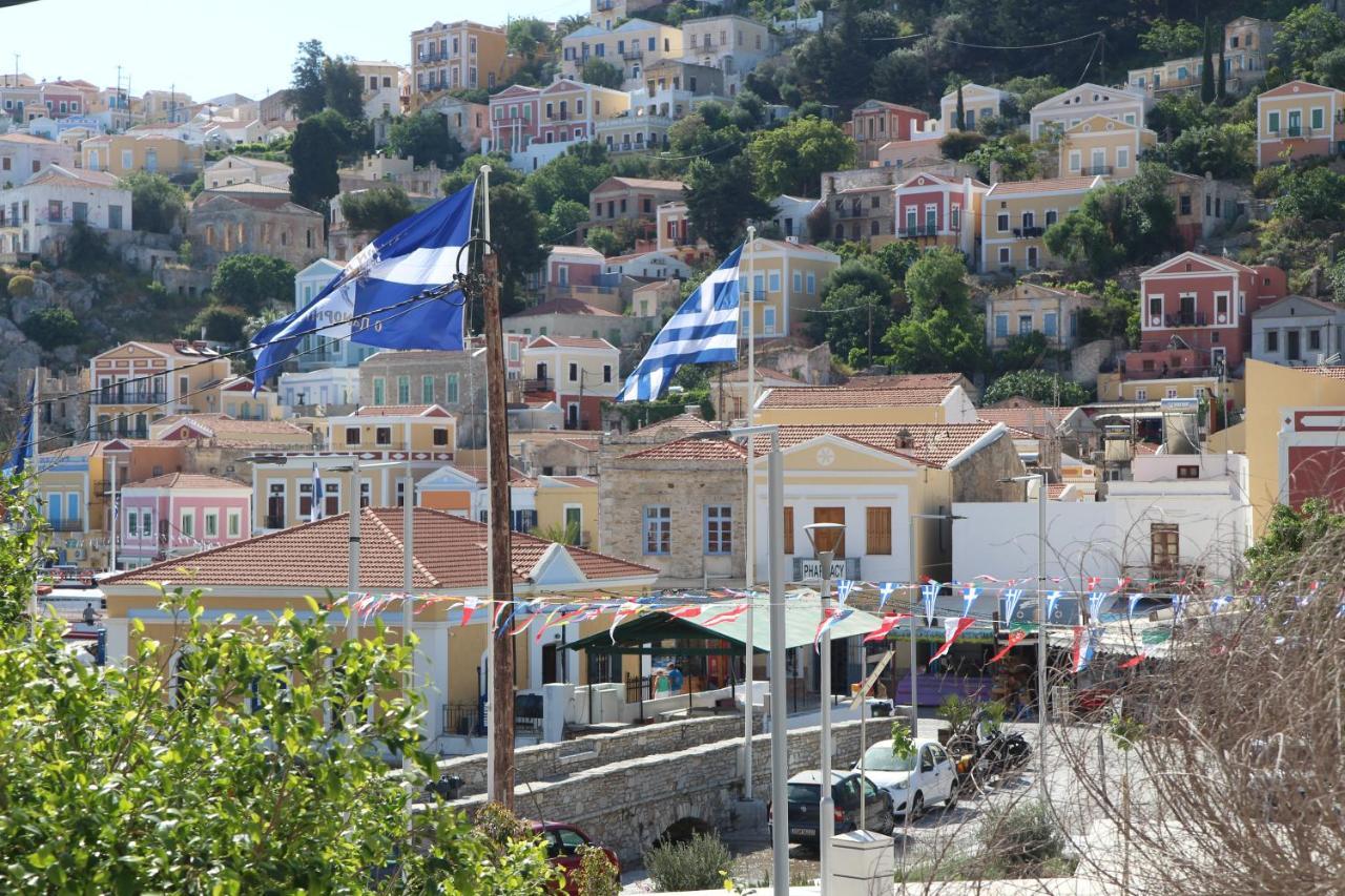 Main Square Apartment Symi Bagian luar foto