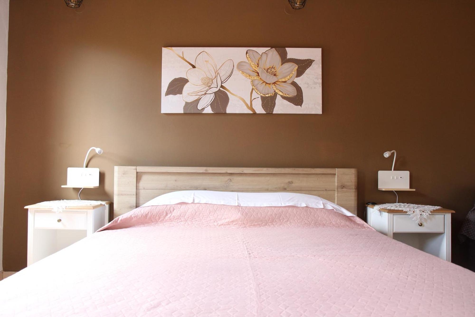 Main Square Apartment Symi Bagian luar foto