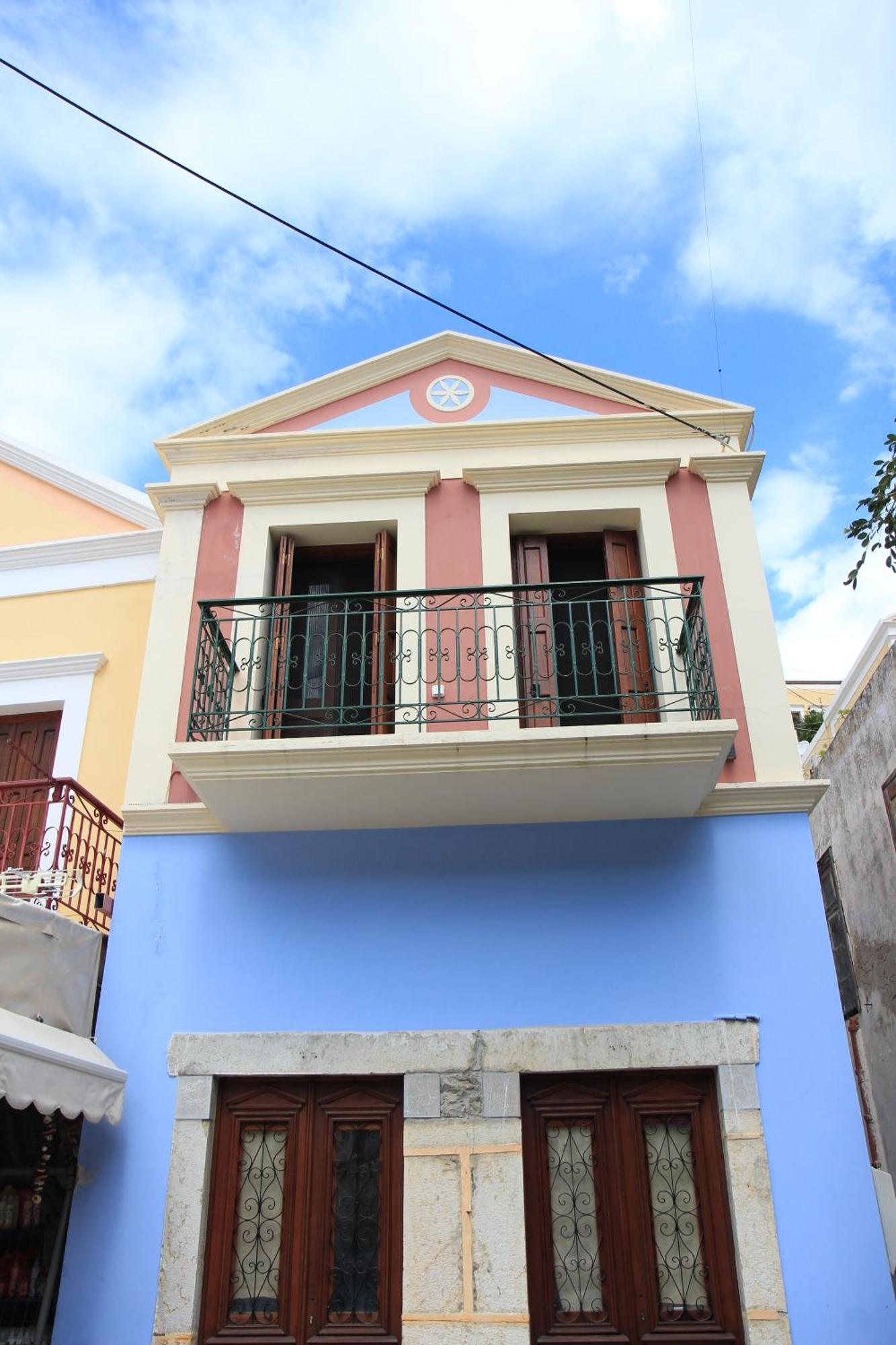 Main Square Apartment Symi Bagian luar foto