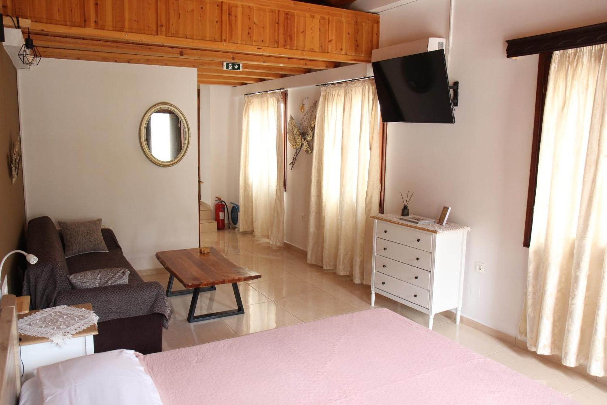 Main Square Apartment Symi Bagian luar foto